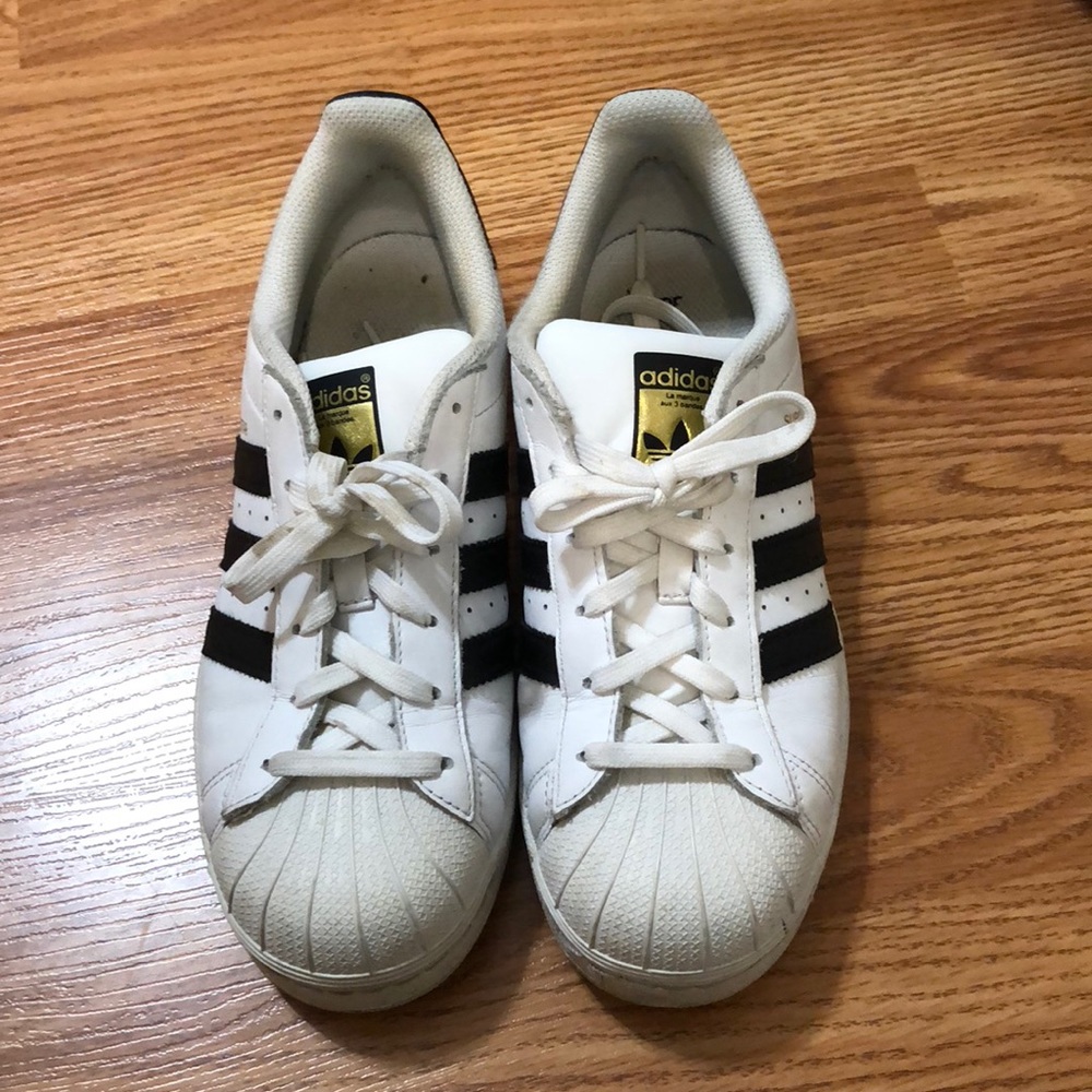 ADIDAS Superstars